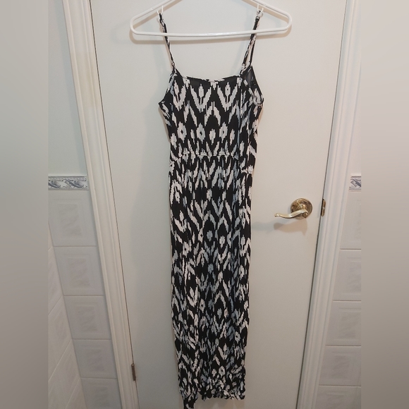 🤯2/$15 Suzy Shier Black and White Summer Dress with Slit Size Small (S) - Picture 4 of 4